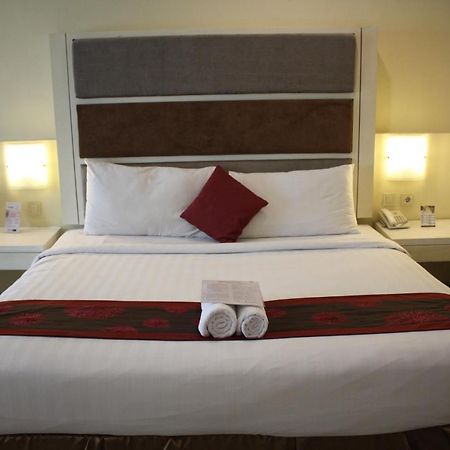 President Executive Club Hotell Cikarang Eksteriør bilde