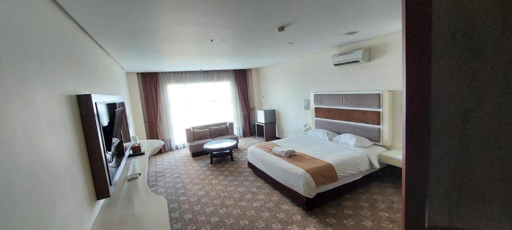 President Executive Club Hotell Cikarang Eksteriør bilde