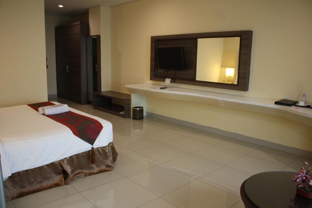 President Executive Club Hotell Cikarang Eksteriør bilde