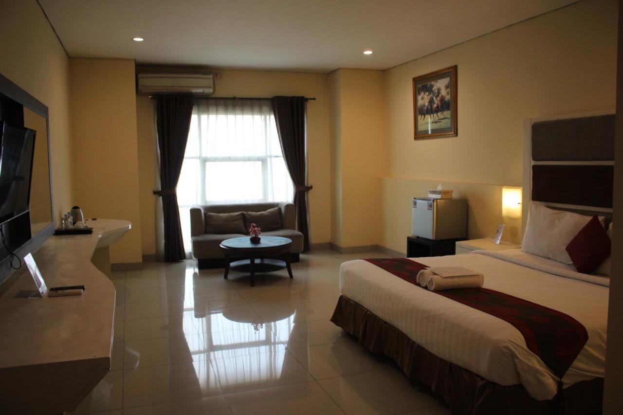 President Executive Club Hotell Cikarang Eksteriør bilde
