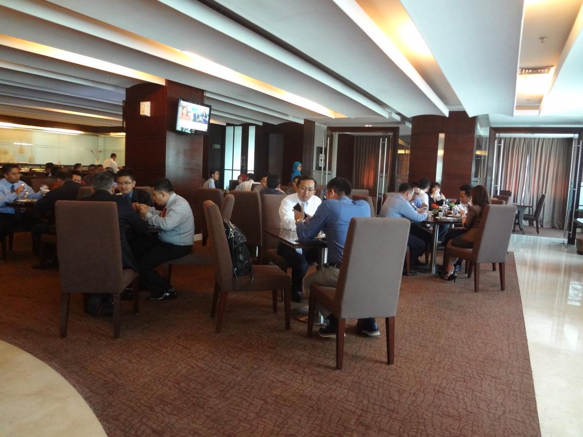 President Executive Club Hotell Cikarang Eksteriør bilde