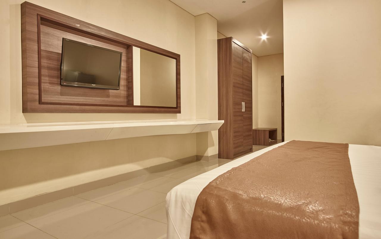 President Executive Club Hotell Cikarang Eksteriør bilde