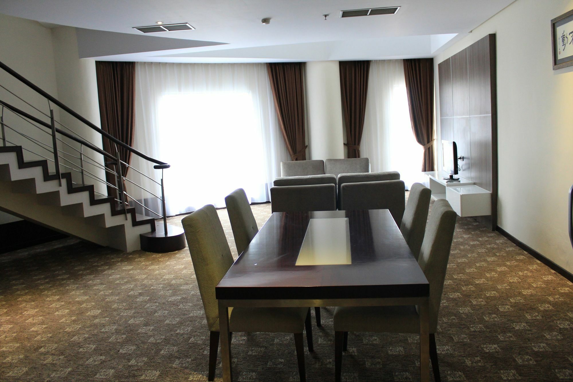 President Executive Club Hotell Cikarang Eksteriør bilde