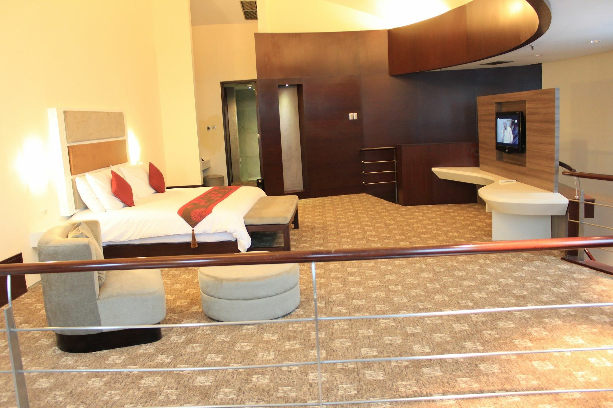 President Executive Club Hotell Cikarang Eksteriør bilde